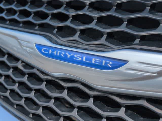 Used 2018 Chrysler Pacifica Touring-L Plus image 12