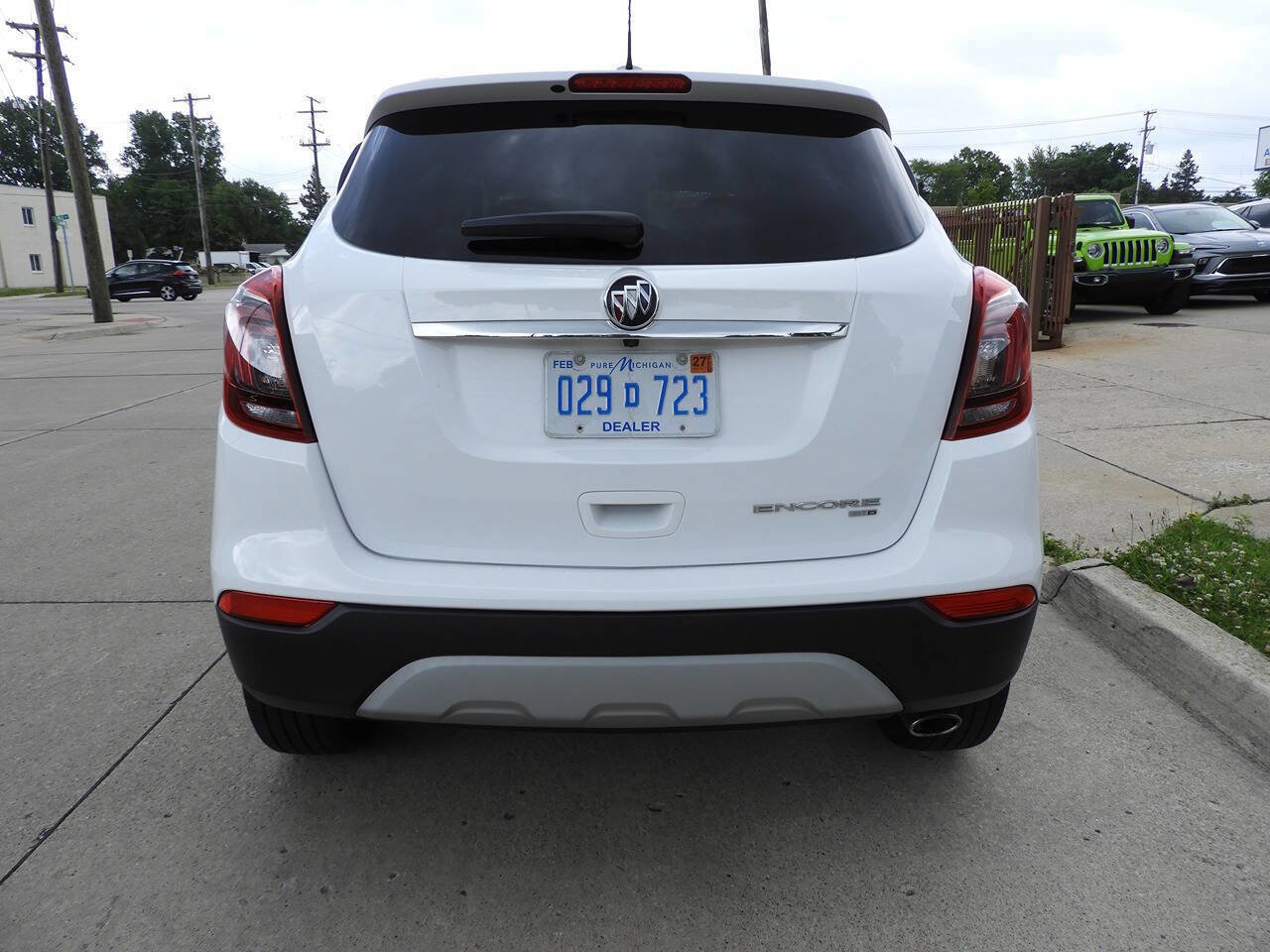 Used 2021 Buick Encore Preferred AWD/4WD image 8