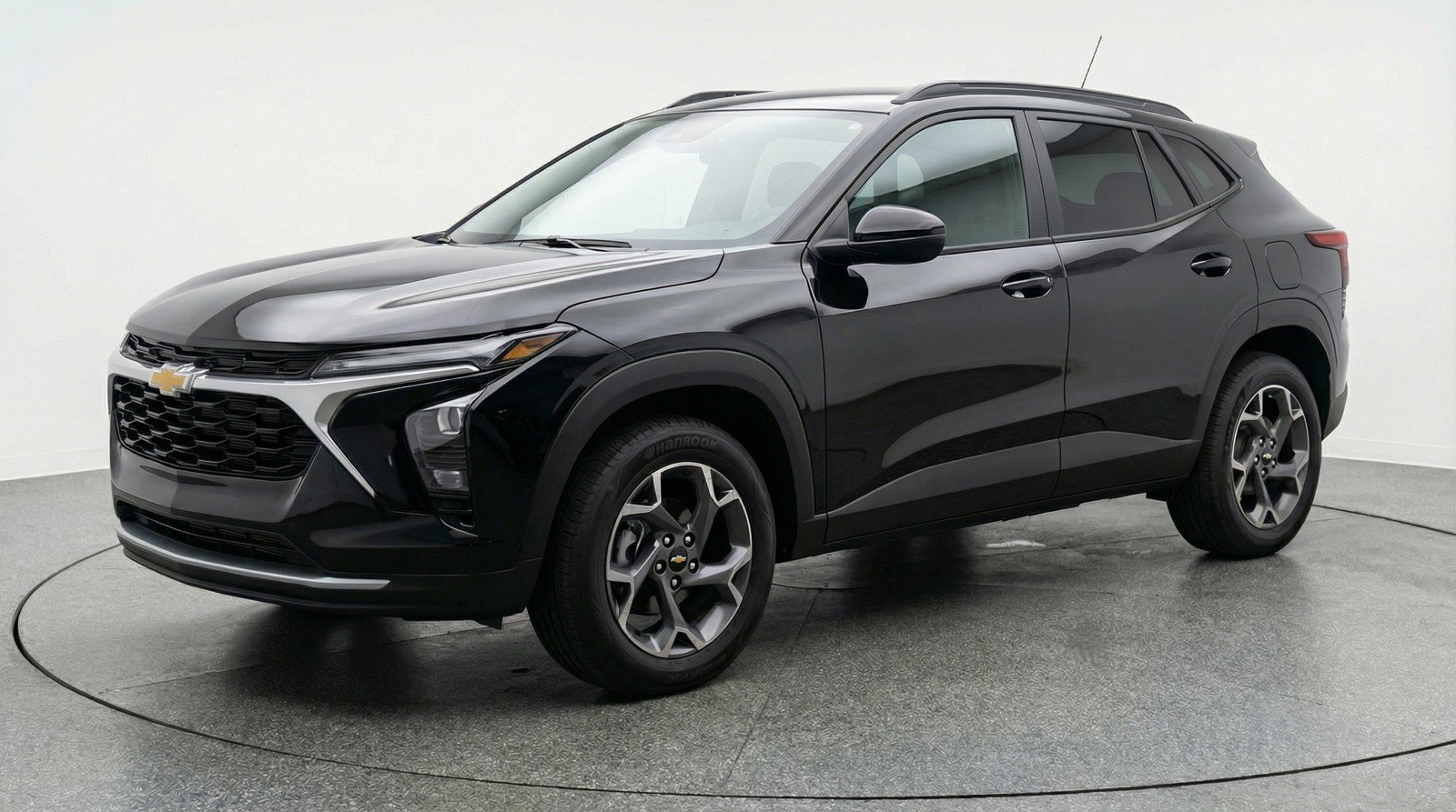 Used 2025 Chevrolet Trax LT FWD image 3