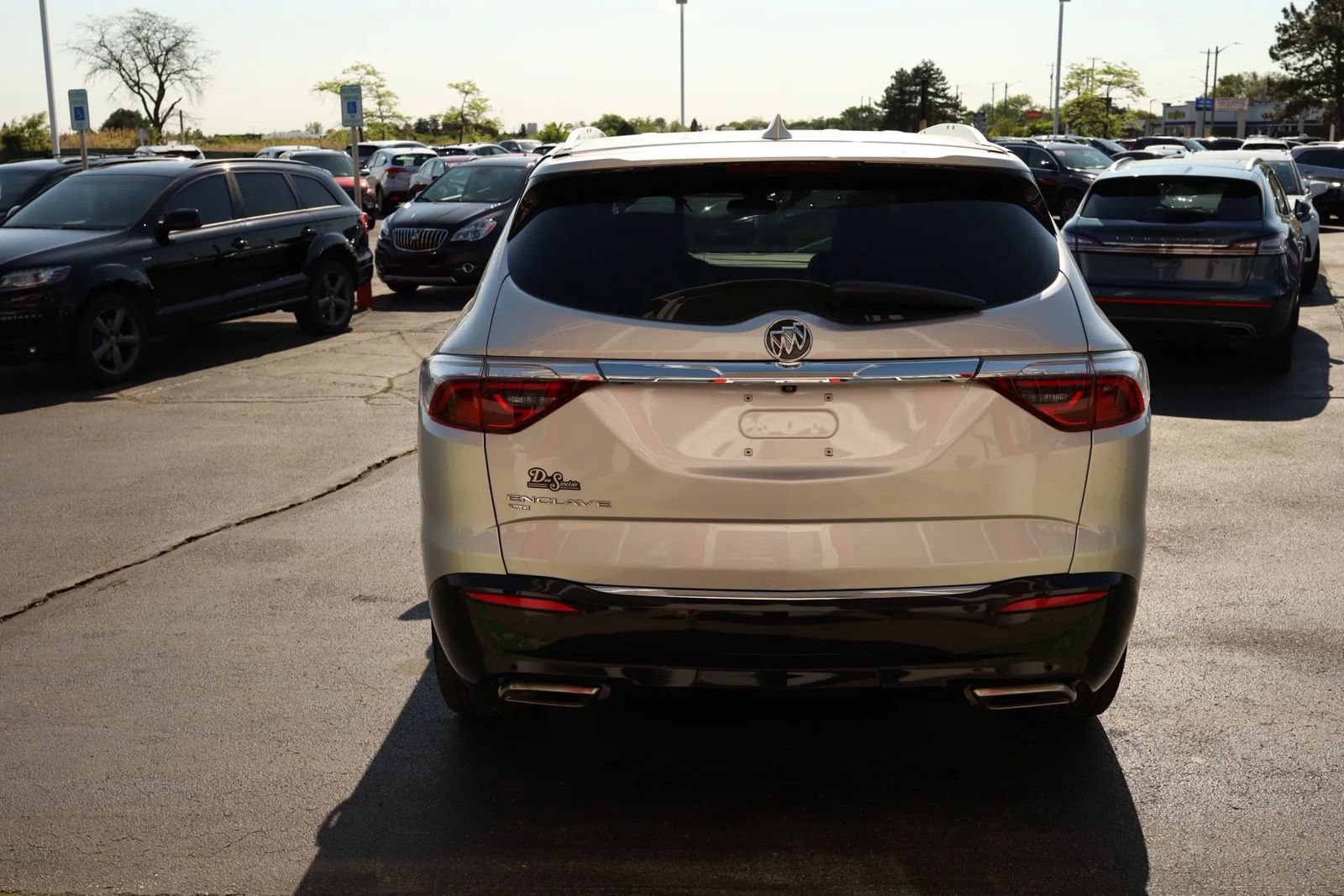 Used 2022 Buick Enclave Essence w/ Experience Buick Package AWD/4WD image 6