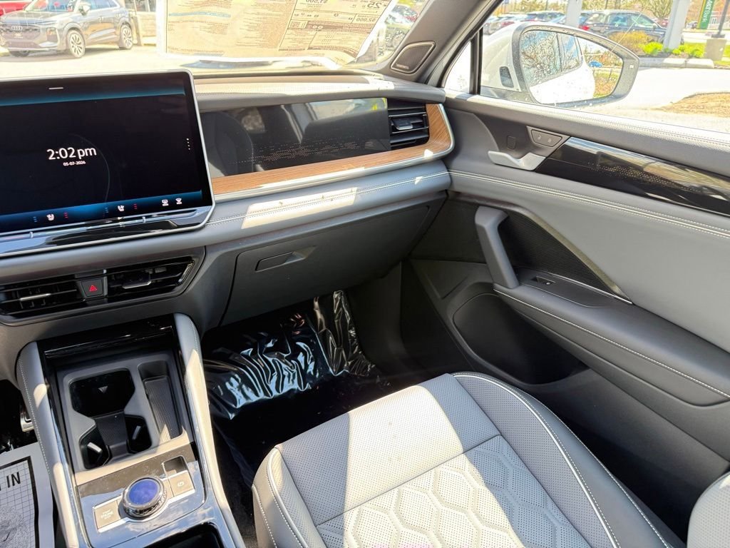 New 2026 Volkswagen Tiguan SEL R-Line AWD/4WD image 32