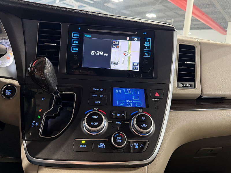Used 2016 Toyota Sienna XLE Premium FWD image 16