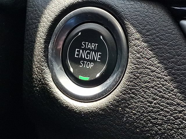 Used 2025 Cadillac XT4 Premium Luxury FWD image 24