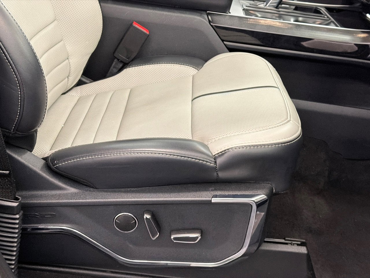 Used 2023 Ford F150 Lightning Platinum image 11