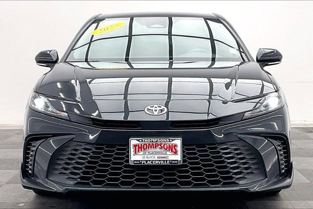 Used 2025 Toyota Camry SE w/ Convenience Package image 2