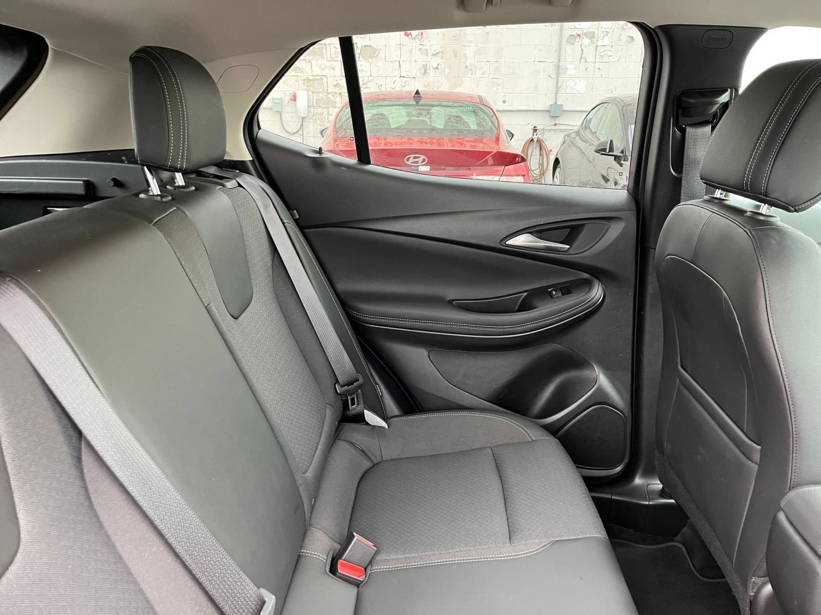 Used 2025 Buick Encore GX Preferred AWD/4WD image 36