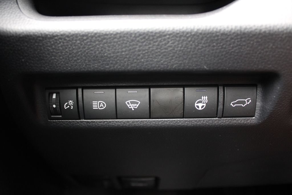 Used 2021 Toyota RAV4 XLE Premium AWD/4WD image 28