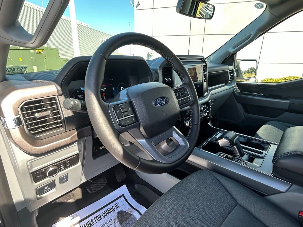 Used 2025 Ford F150 Lightning XLT AWD/4WD image 16