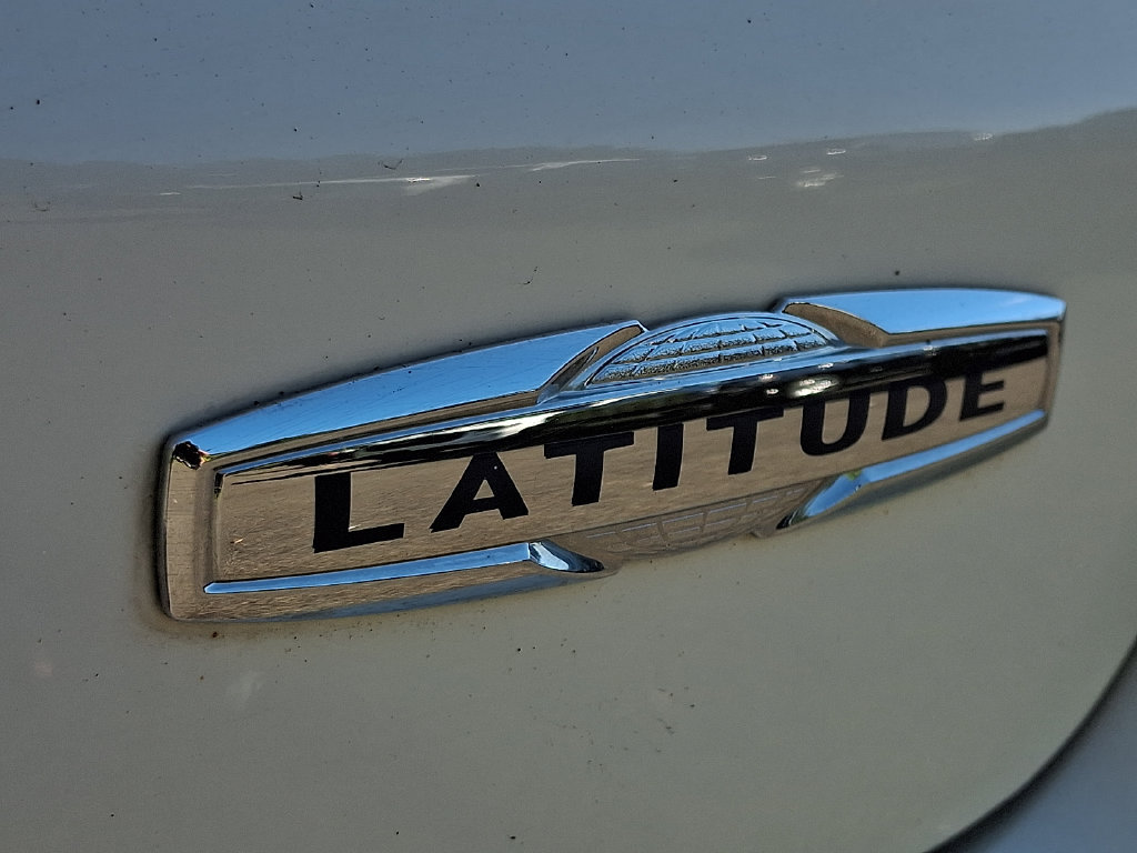 Used 2018 Jeep Compass Latitude AWD/4WD image 30