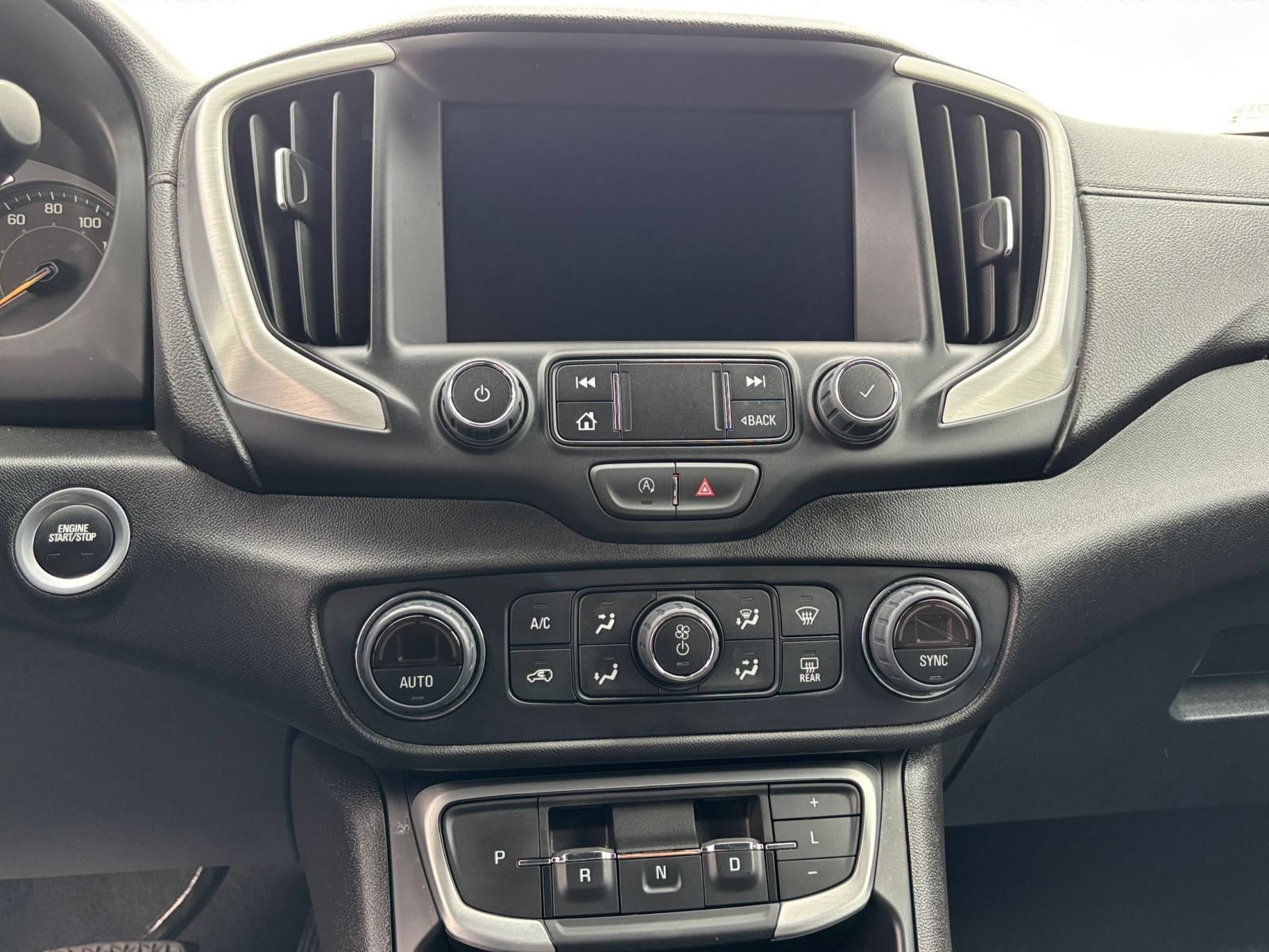 Used 2024 GMC Terrain SLT AWD/4WD image 17