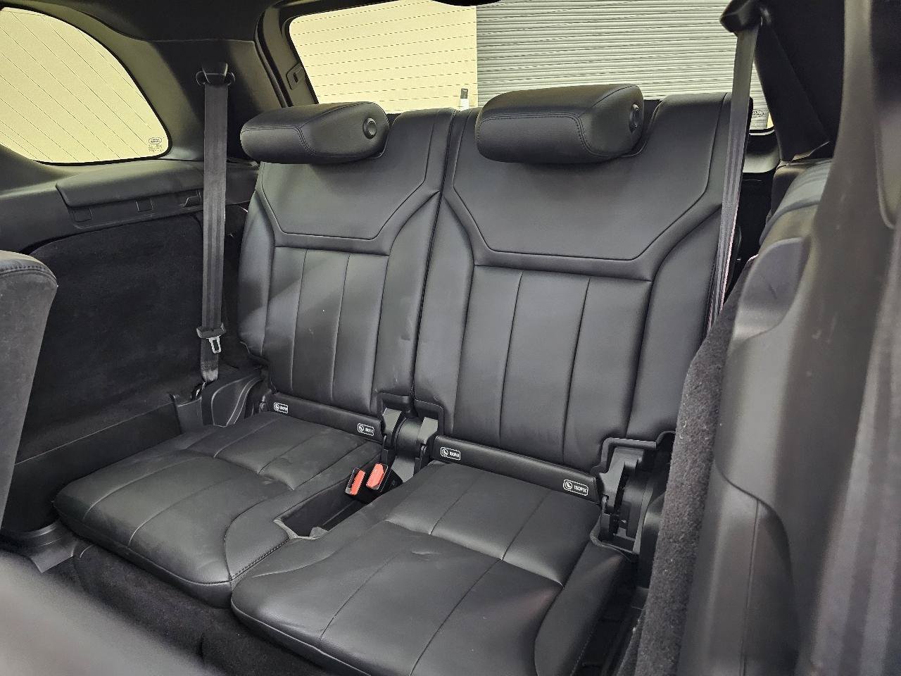 Used 2018 Land Rover Discovery HSE AWD/4WD image 28