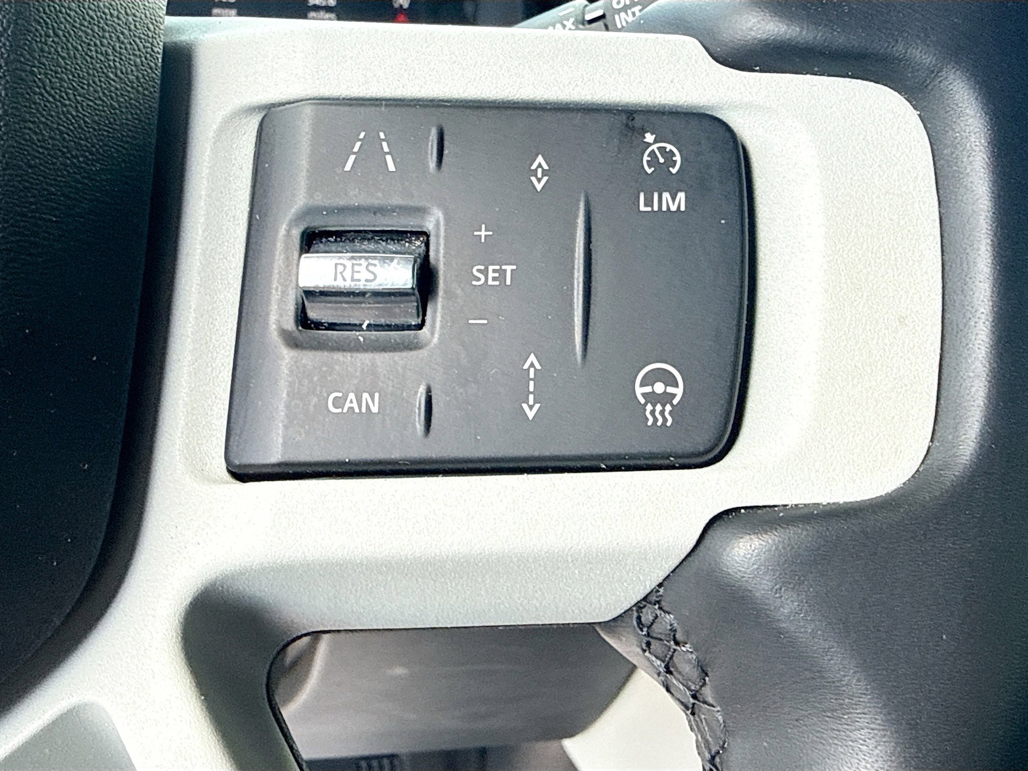 Used 2024 Land Rover Defender 110 X-Dynamic SE AWD/4WD image 39