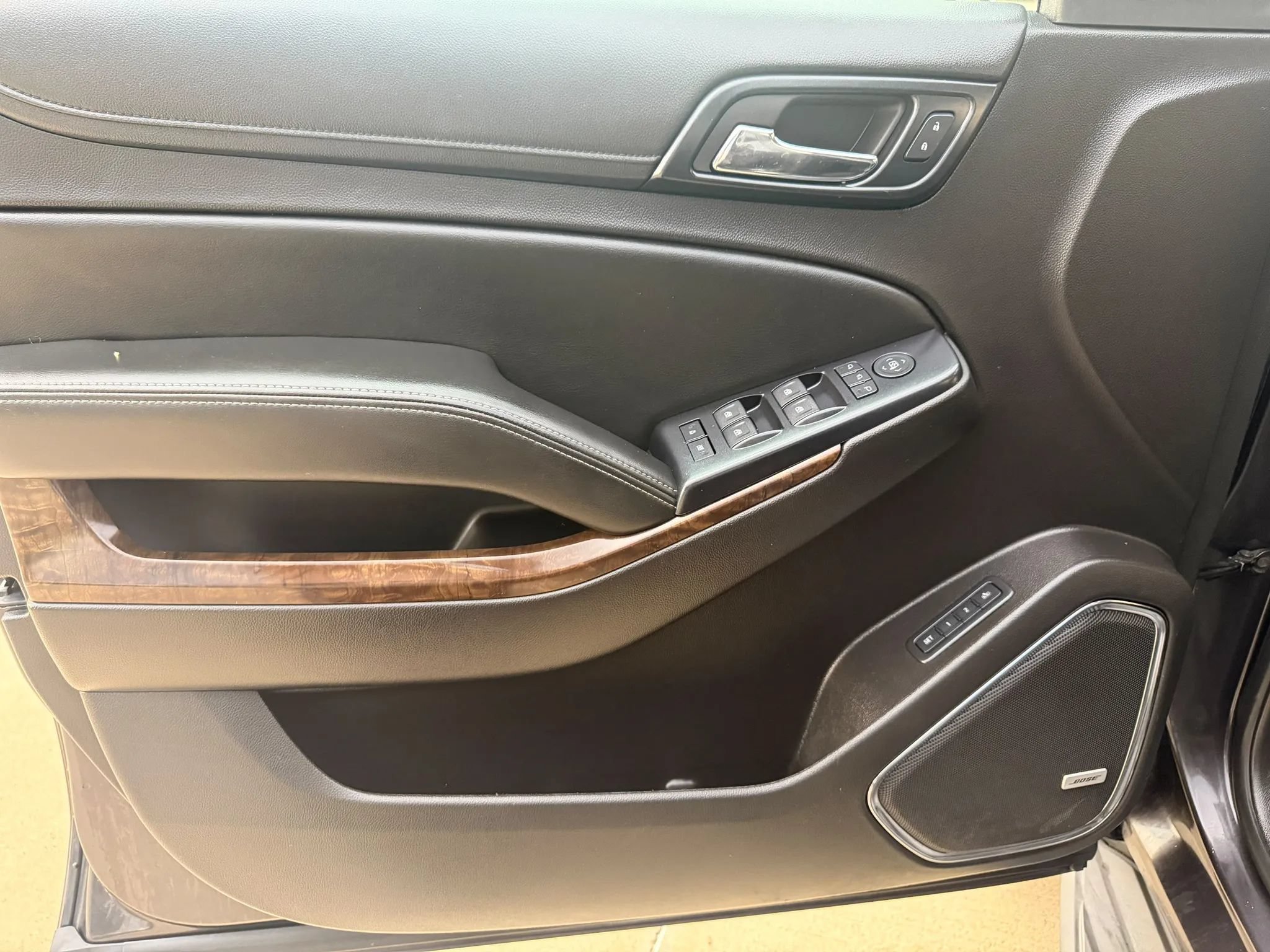 Used 2015 Chevrolet Tahoe LT RWD image 9