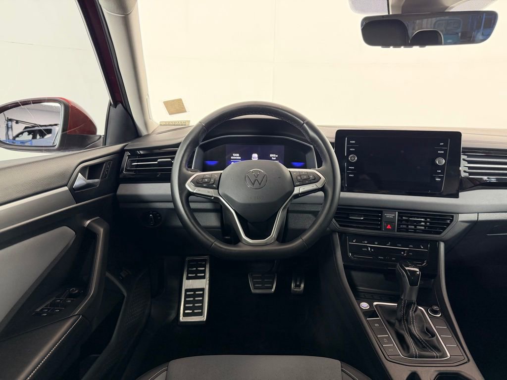 Used 2025 Volkswagen Jetta SE image 14