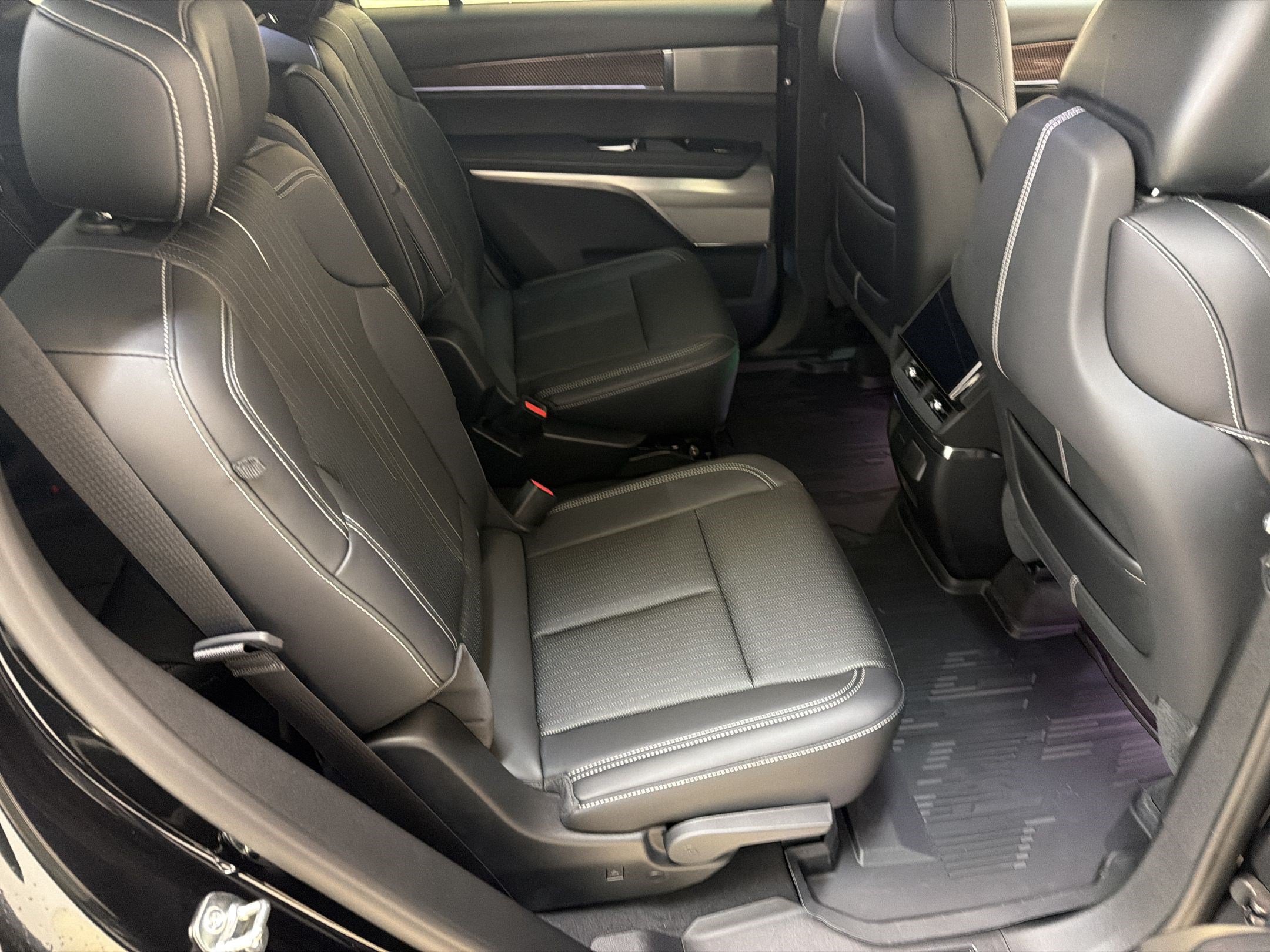 New 2027 Cadillac Vistiq Sport w/ LPO, Floor Liner Package AWD/4WD image 29