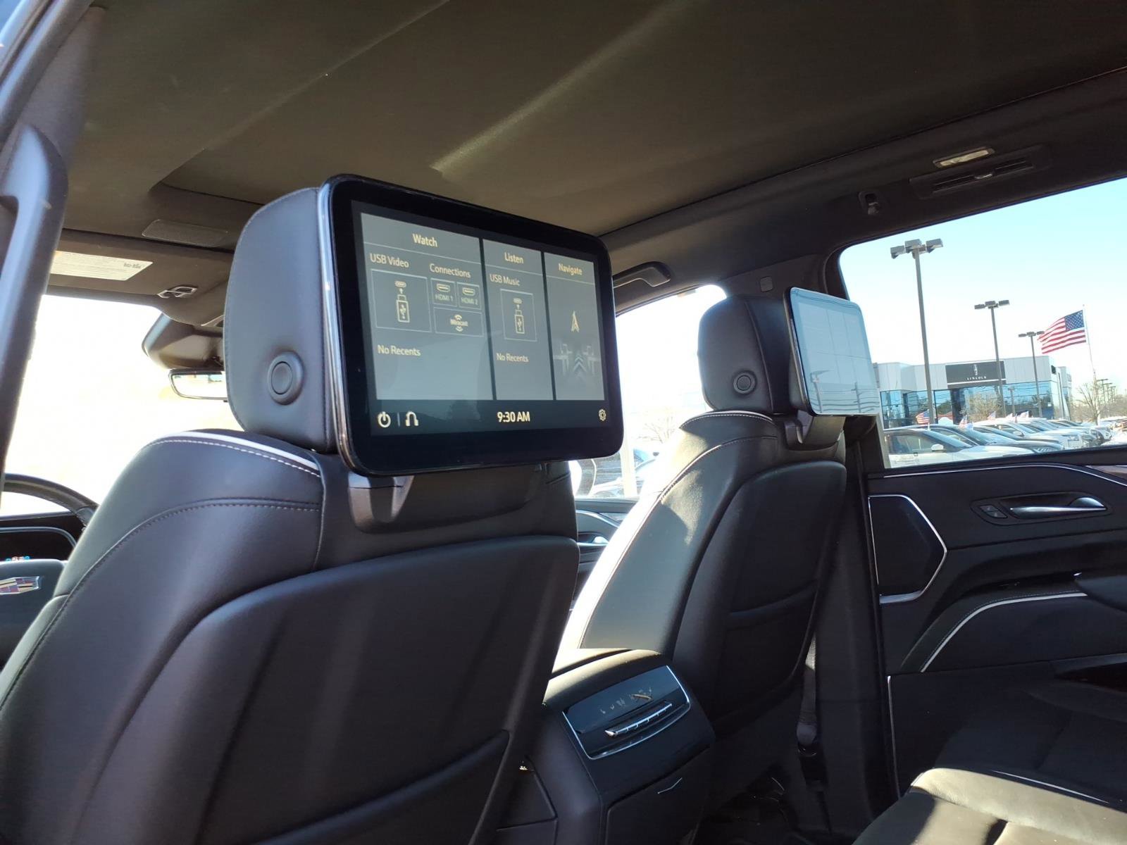 Used 2021 Cadillac Escalade Premium Luxury w/ Performance Package image 12