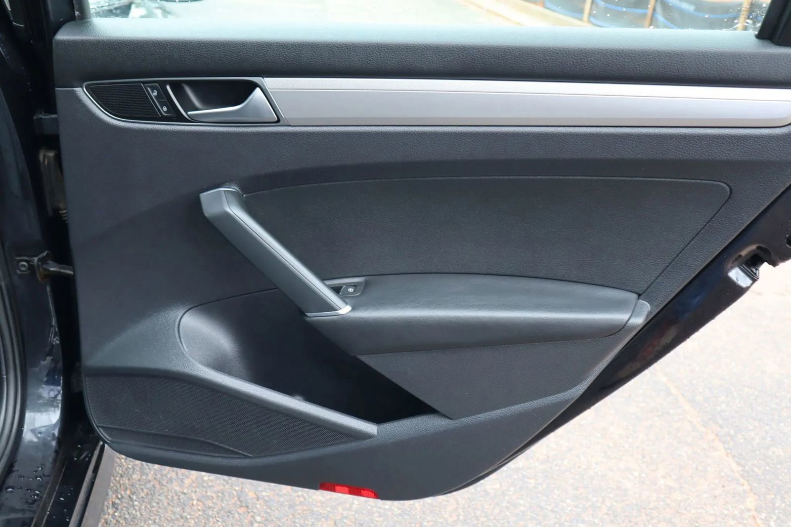 Used 2017 Volkswagen Passat 1.8T S image 15