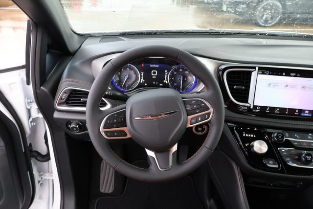 New 2026 Chrysler Pacifica Pinnacle FWD image 14