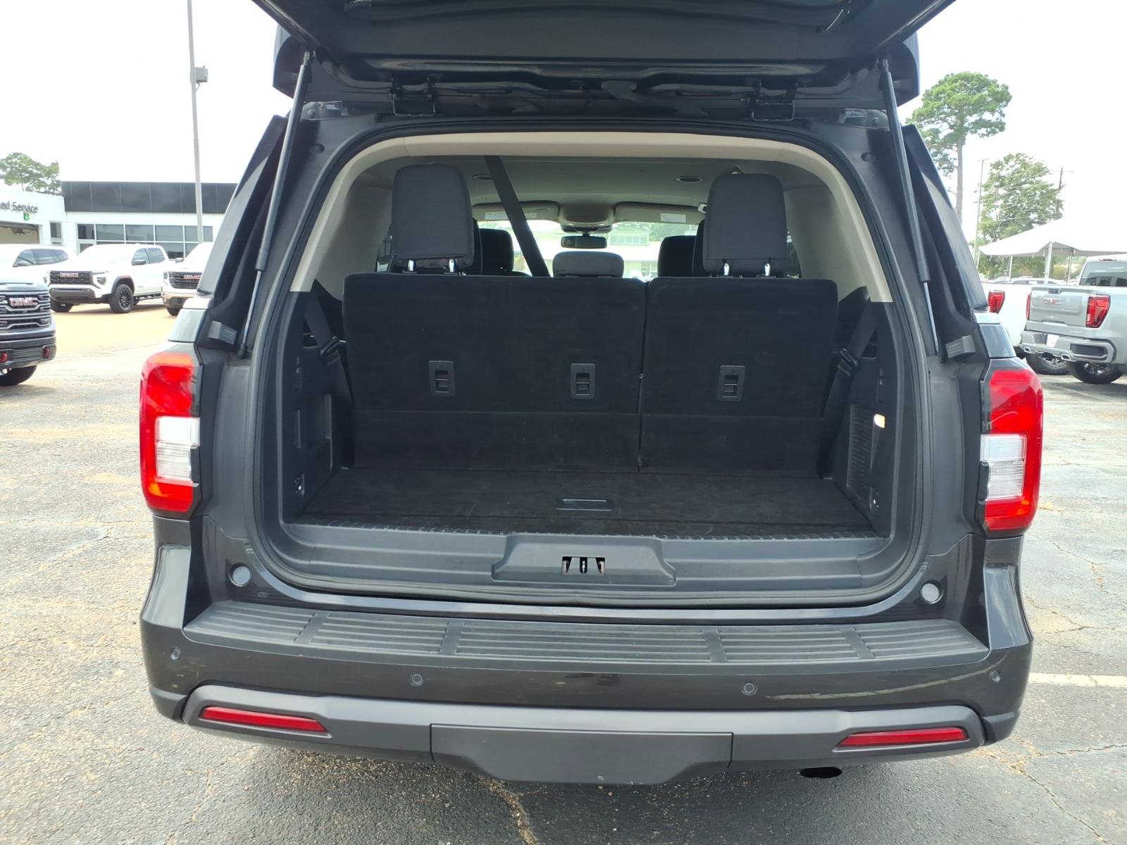 Used 2024 Ford Expedition XLT AWD/4WD image 5