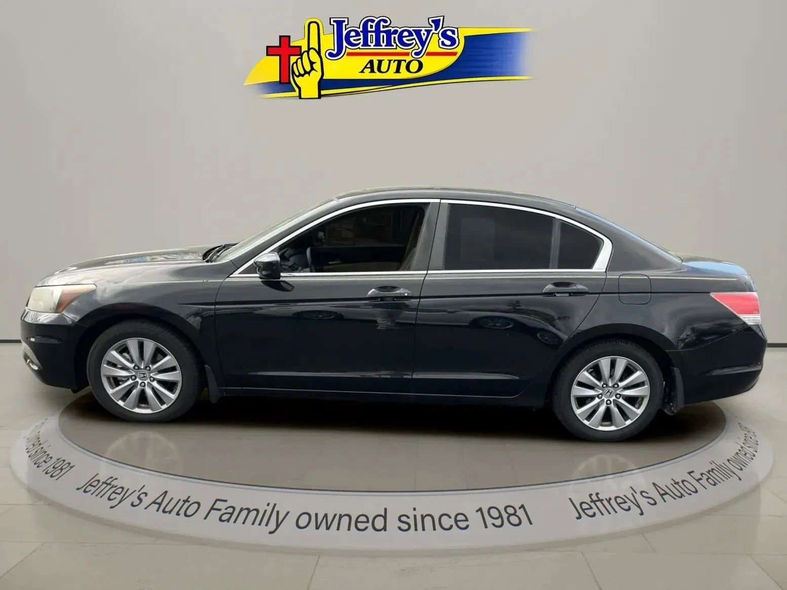 Used 2011 Honda Accord EX-L image 2
