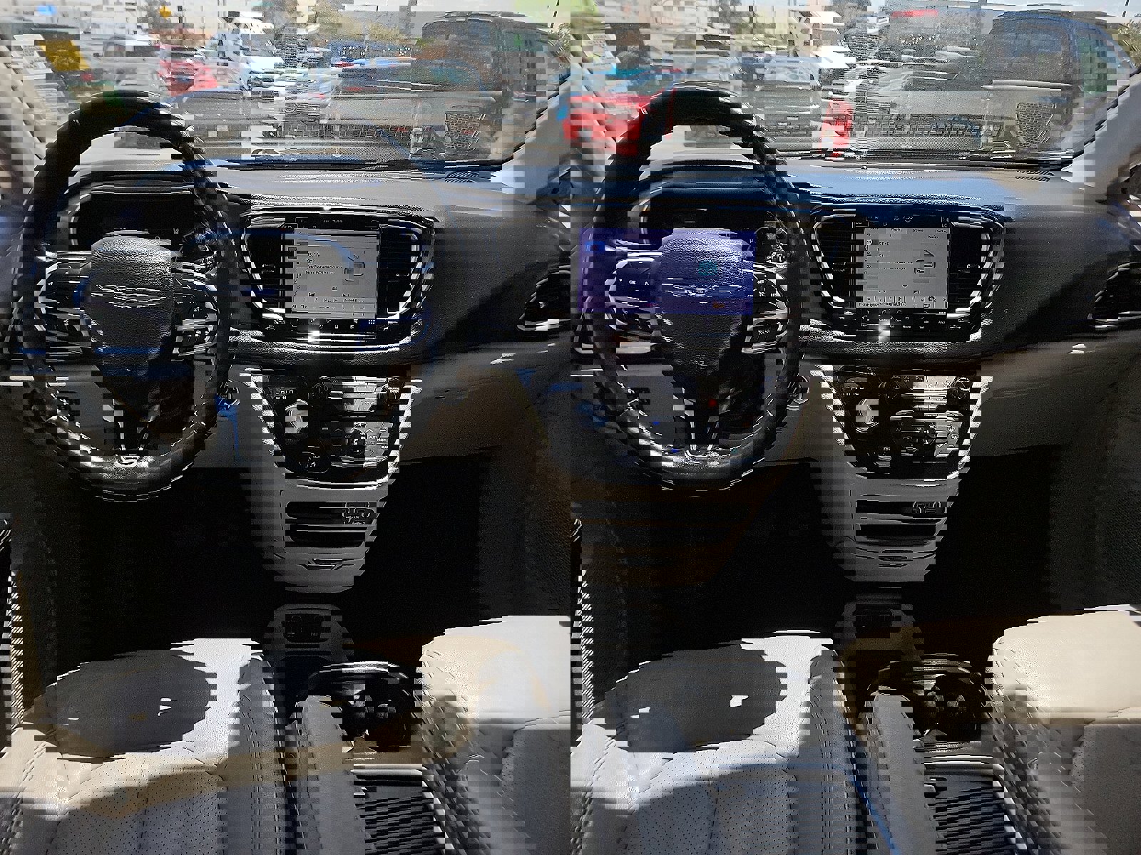 Used 2021 Chrysler Pacifica Touring-L image 7