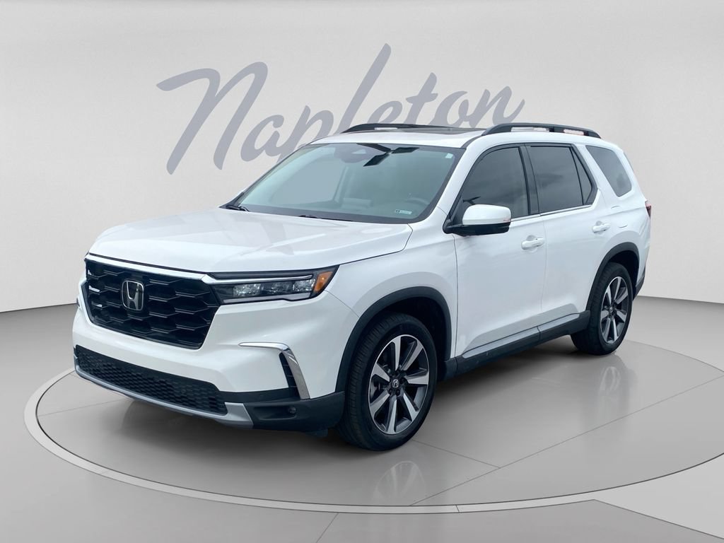 Used 2025 Honda Pilot Touring image 1