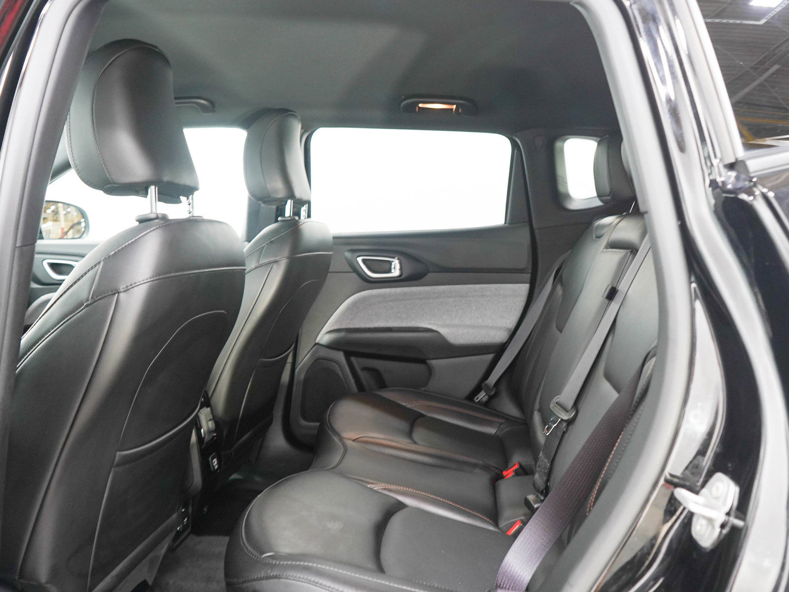 Used 2023 Jeep Compass Latitude AWD/4WD image 14