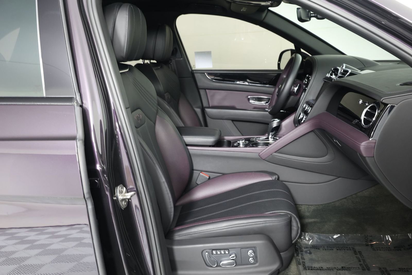 Used 2022 Bentley Bentayga AWD/4WD image 32
