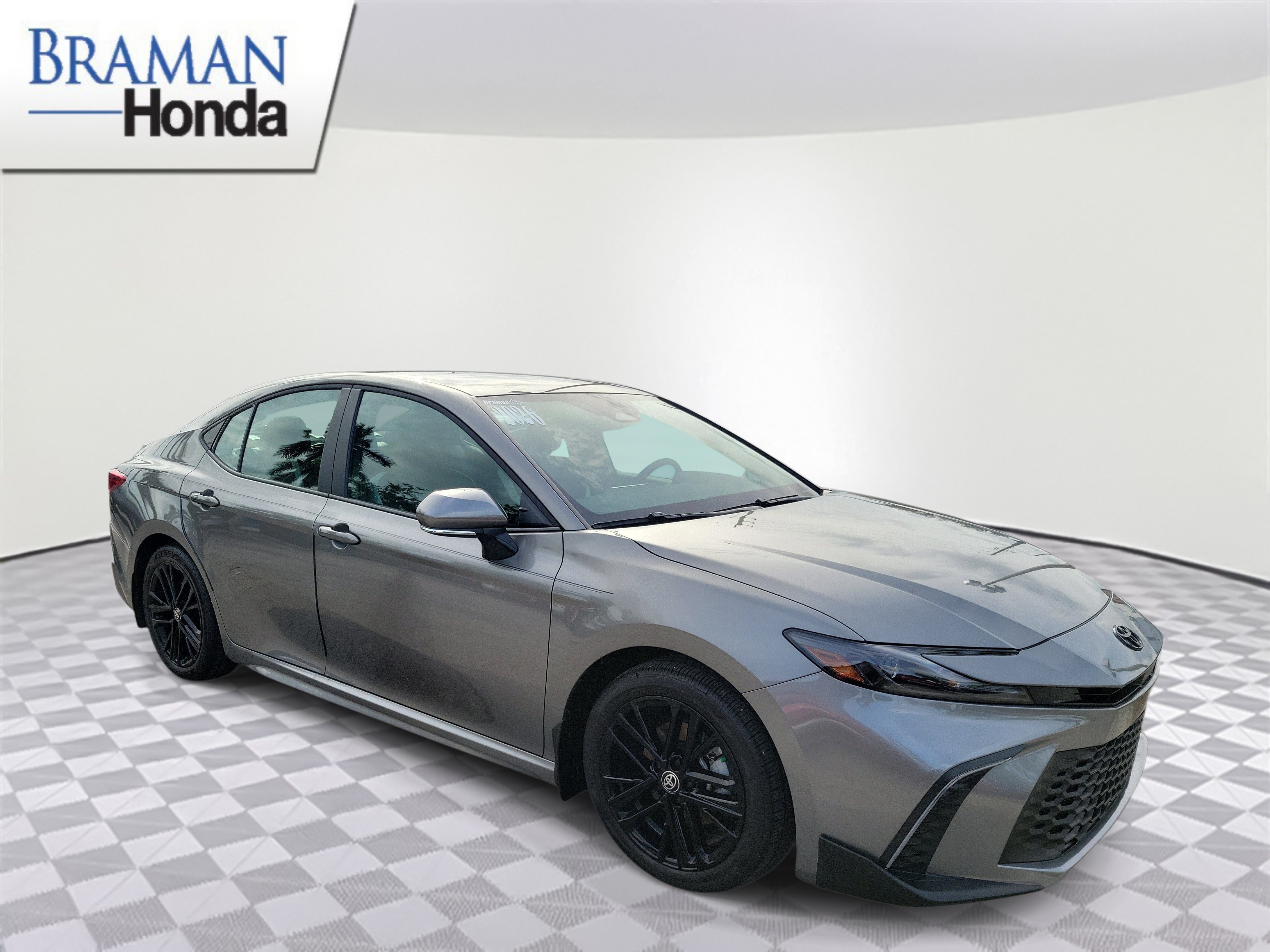 Used 2026 Toyota Camry SE FWD image 2