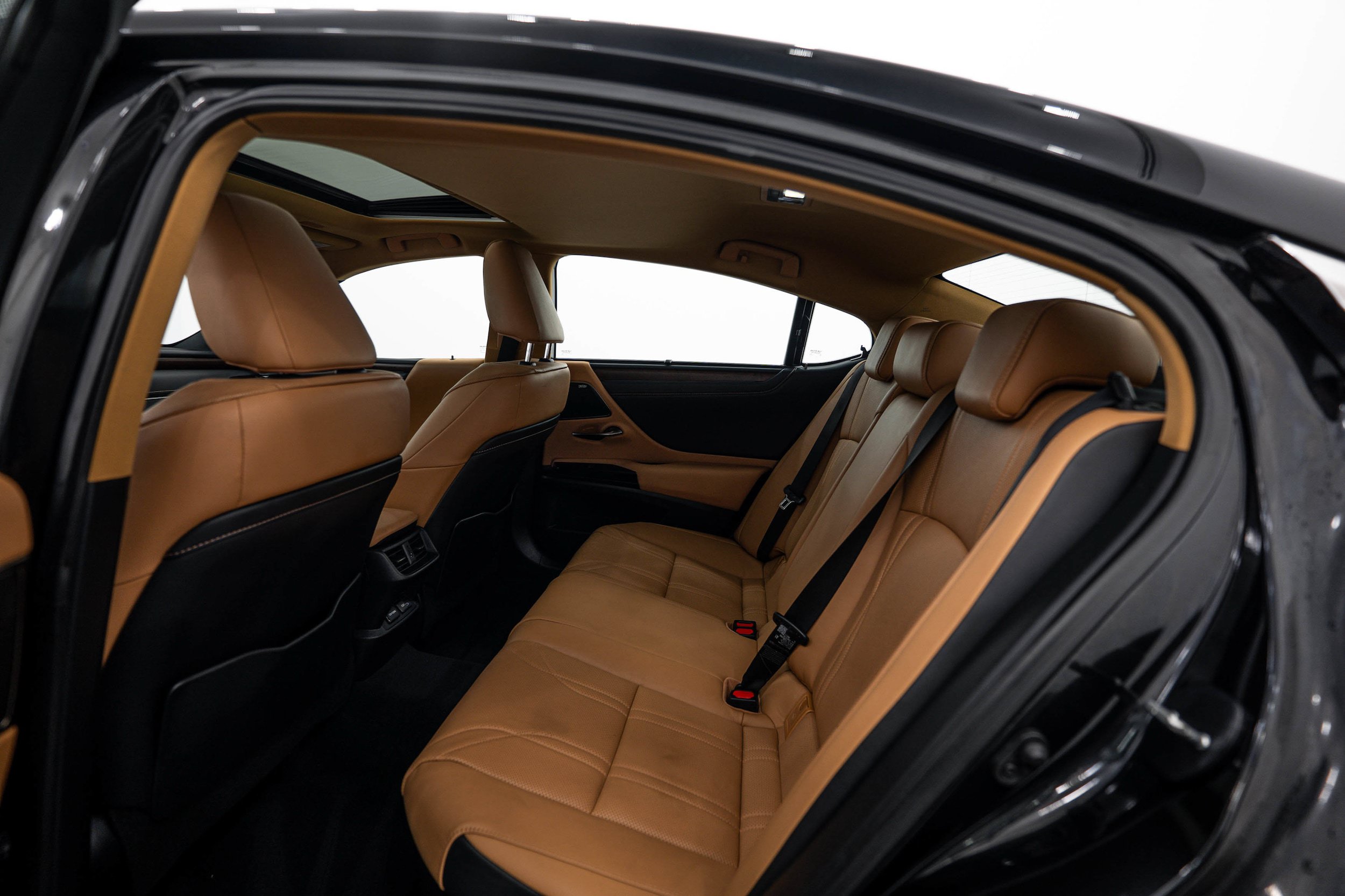 Used 2023 Lexus ES 300h Ultra Luxury w/ Accessory Package (Z2) FWD image 19