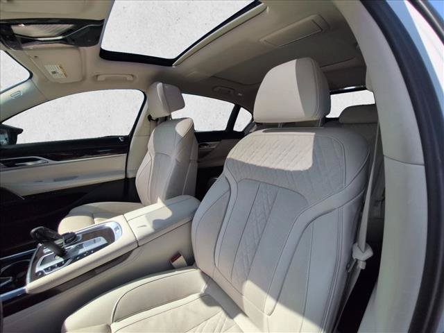 Used 2022 BMW 750i xDrive w/ Executive Package AWD/4WD image 16