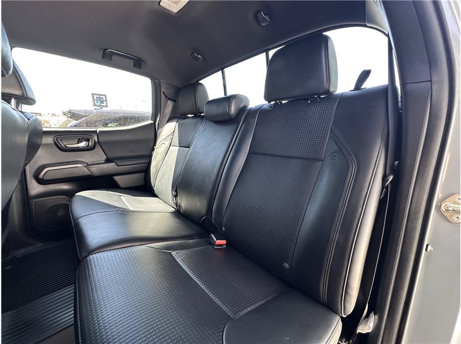 Used 2020 Toyota Tacoma TRD Sport w/ TRD Premium Sport Package AWD/4WD image 16