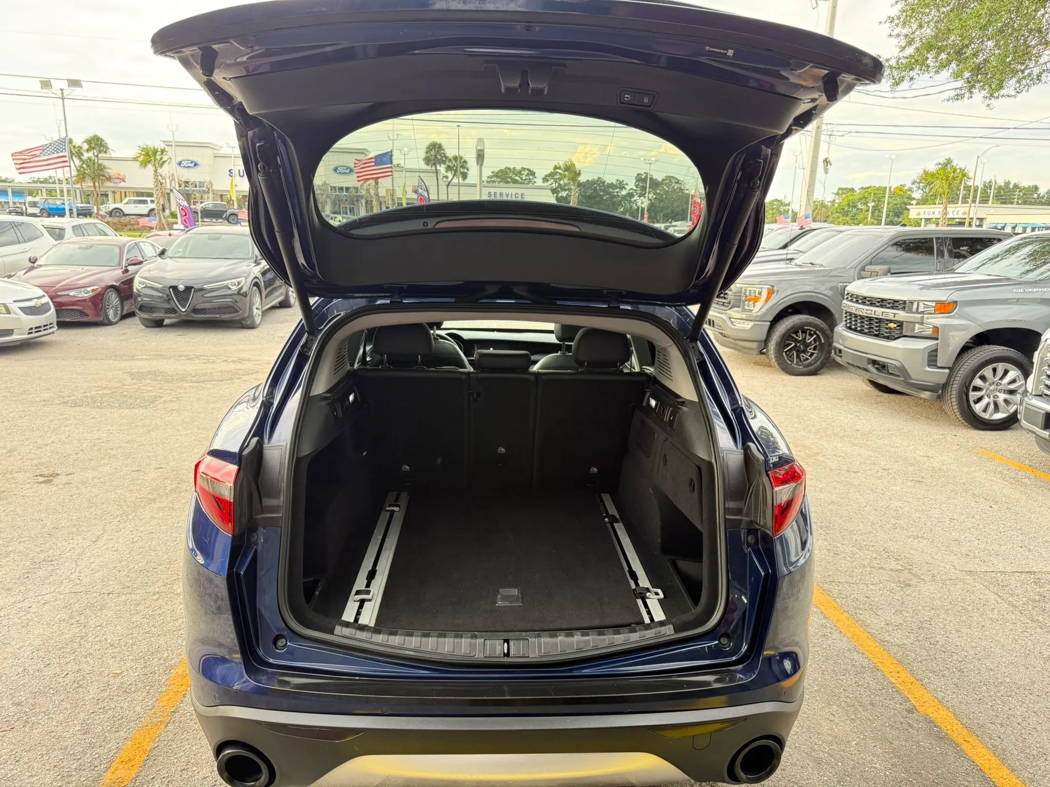 Used 2018 Alfa Romeo Stelvio AWD image 19