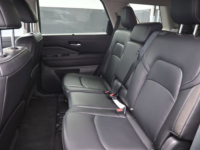 Used 2025 Nissan Pathfinder SL image 10
