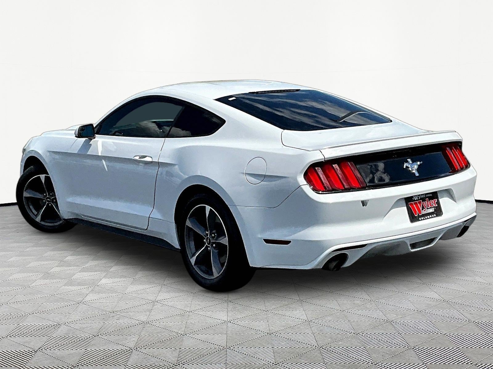 Used 2015 Ford Mustang Coupe w/ Equipment Group 051A RWD image 4