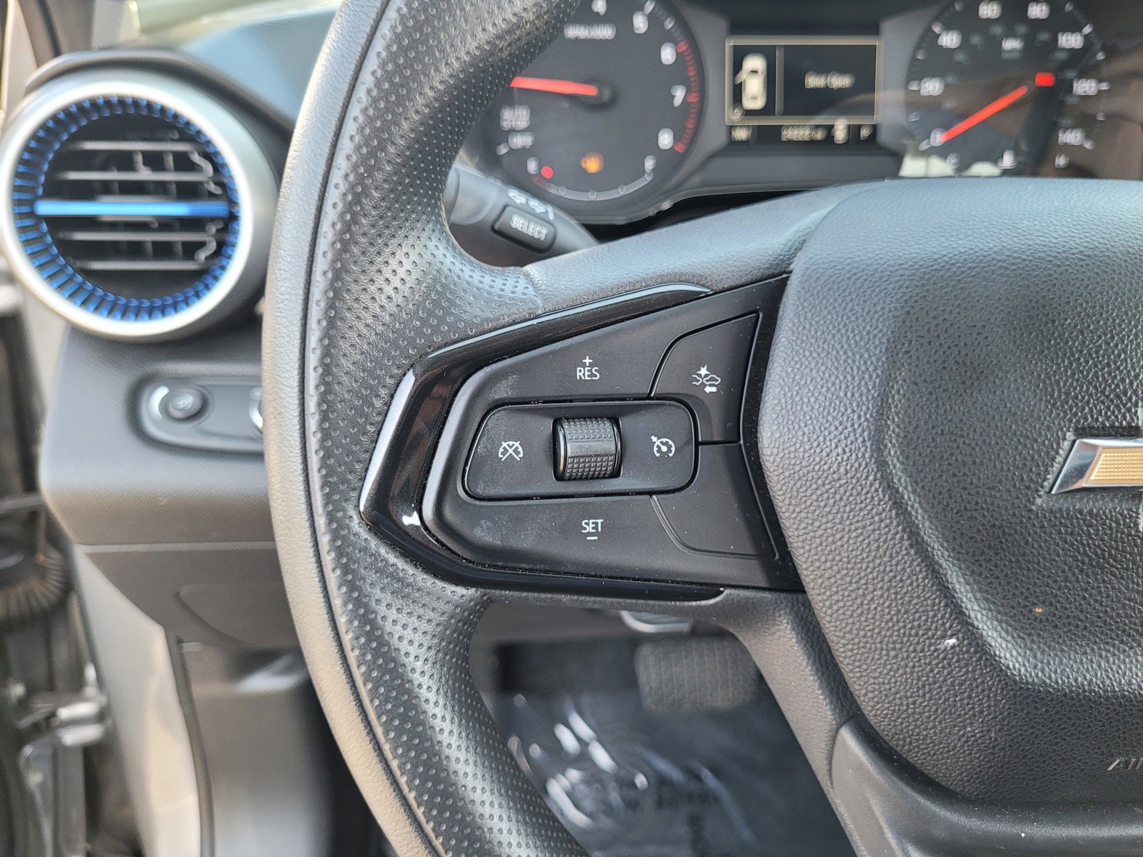 Used 2024 Chevrolet Trax LS w/ Driver Confidence Package FWD image 21