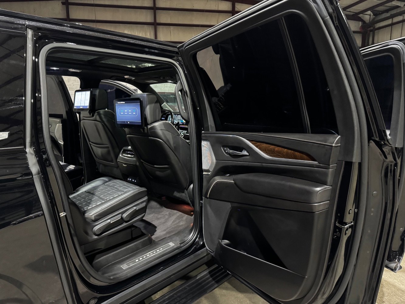 Used 2021 Cadillac Escalade ESV Sport Platinum w/ LPO, ONYX Package image 21