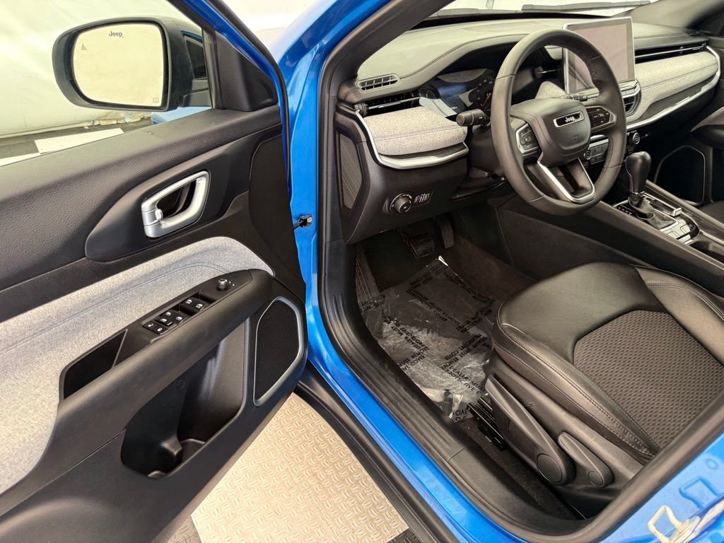 Used 2024 Jeep Compass Latitude AWD/4WD image 31