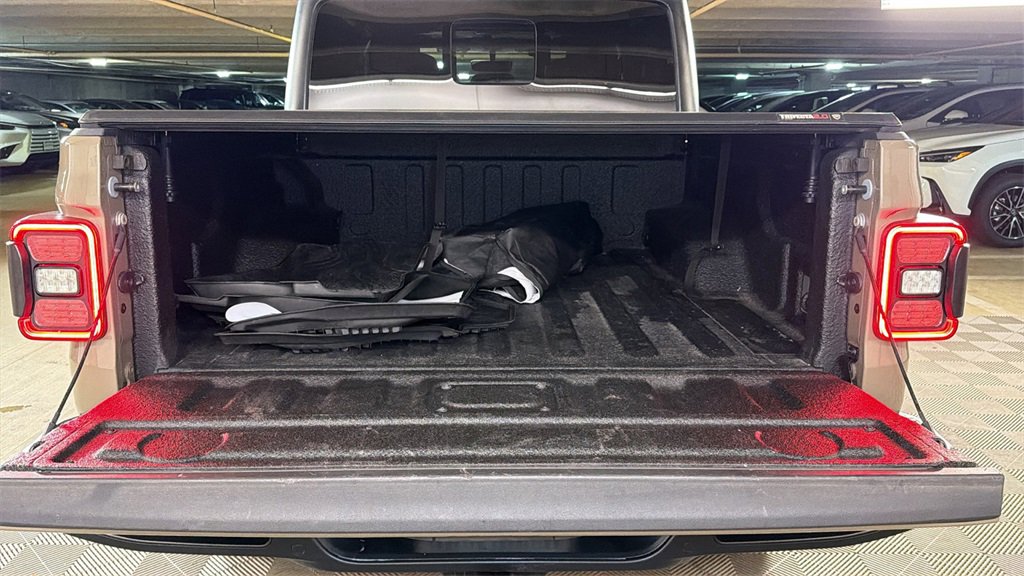 Used 2020 Jeep Gladiator Overland image 16