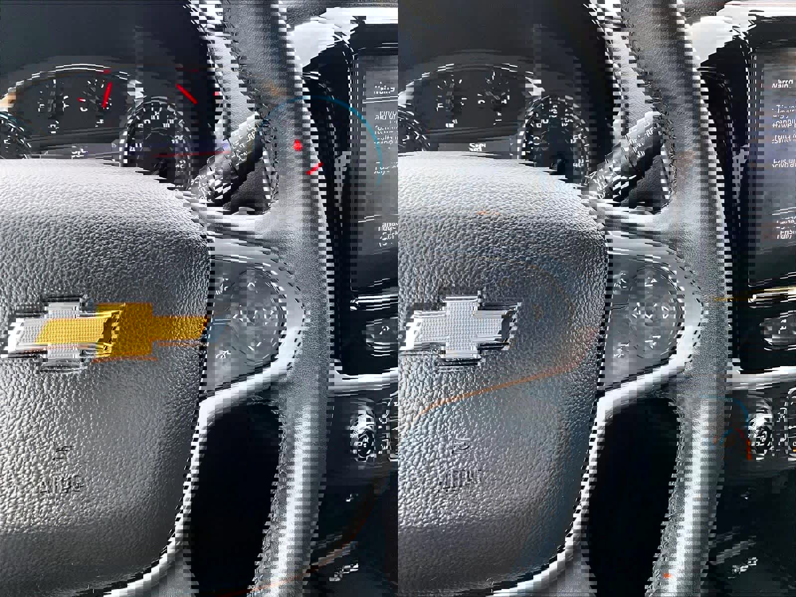 Used 2023 Chevrolet Traverse LT image 25