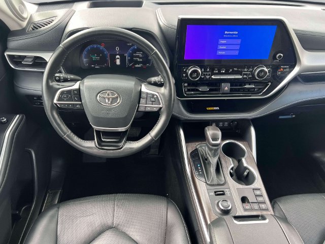 Used 2024 Toyota Highlander Platinum AWD/4WD image 16