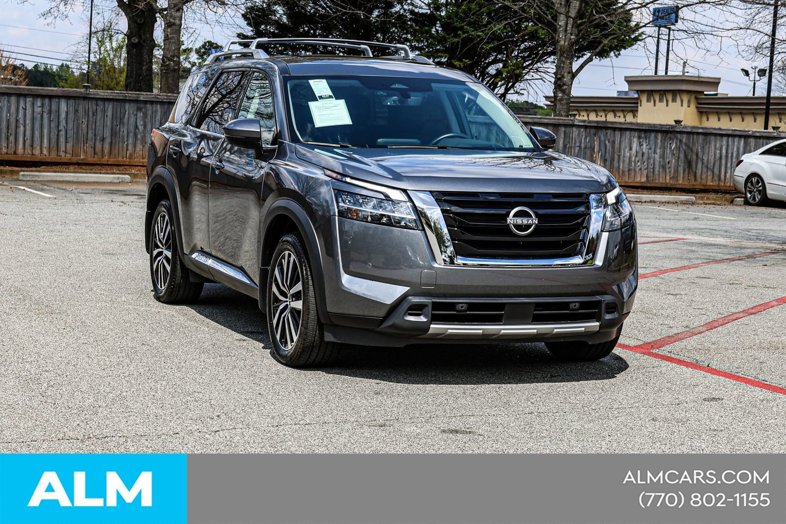 Used 2024 Nissan Pathfinder Platinum w/ Cargo Package AWD/4WD image 5