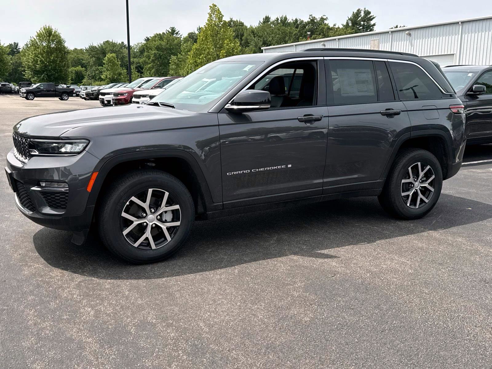 New 2025 Jeep Grand Cherokee Limited image 4