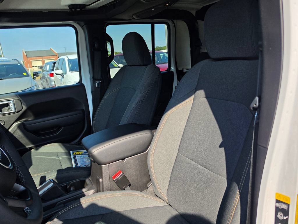 Used 2026 Jeep Gladiator Sport AWD/4WD image 11