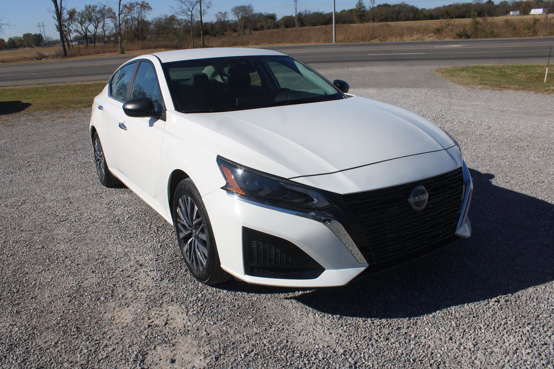 Used 2025 Nissan Altima 2.5 SV image 1