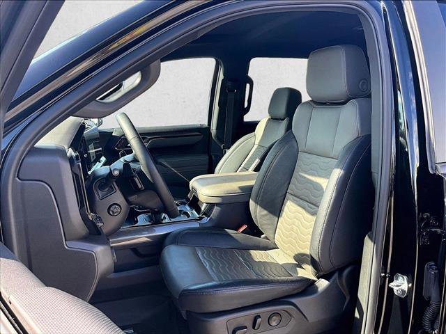 Used 2025 Chevrolet Silverado 1500 ZR2 w/ Technology Package image 26