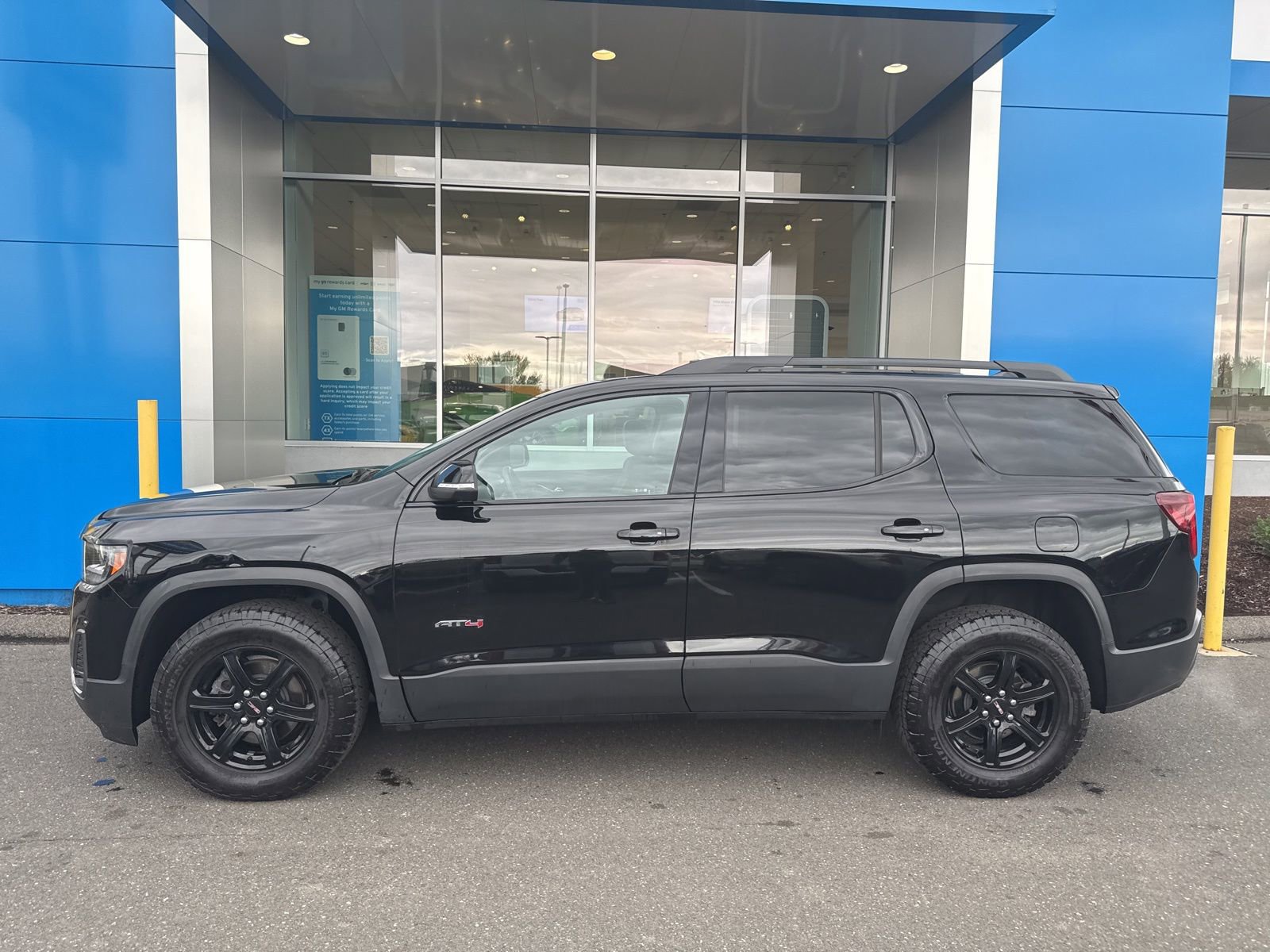 Used 2023 GMC Acadia AT4 w/ Technology Package AWD/4WD image 9