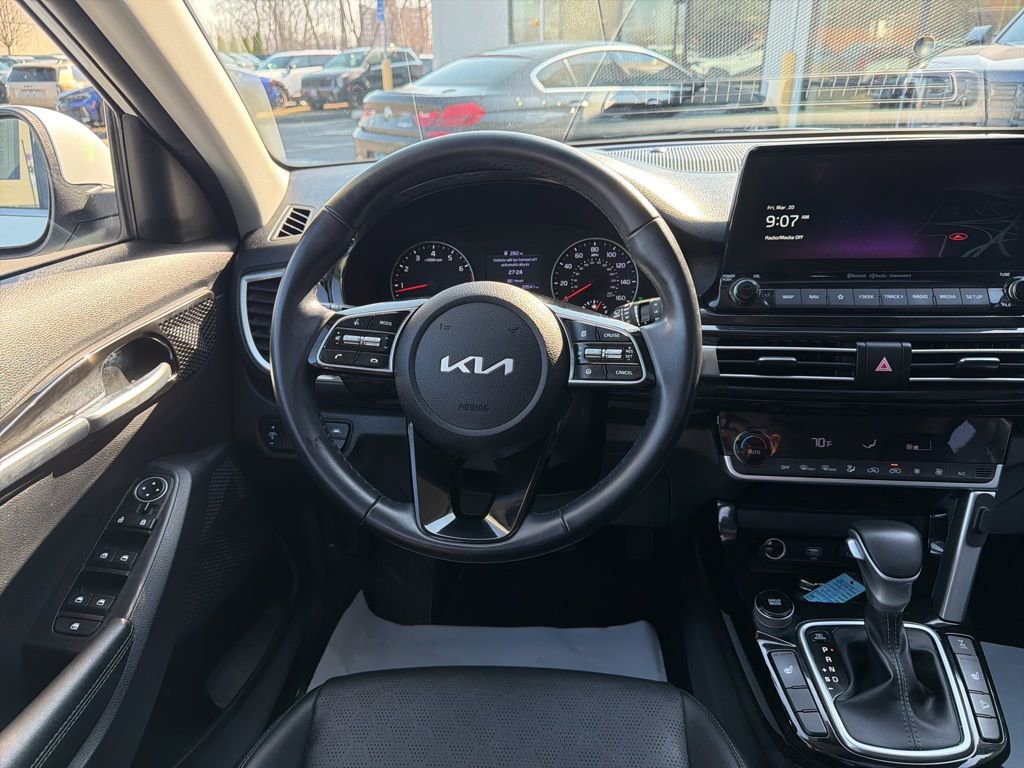 Certified 2023 Kia Seltos EX image 24