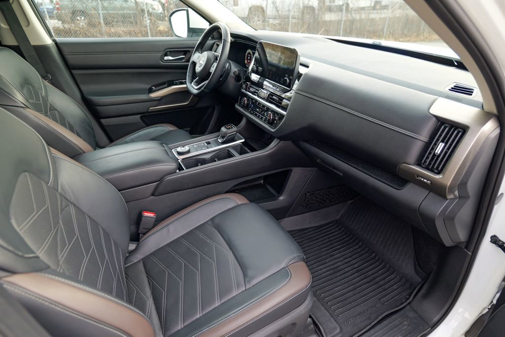 Used 2022 Nissan Pathfinder Platinum w/ Cargo Package image 37