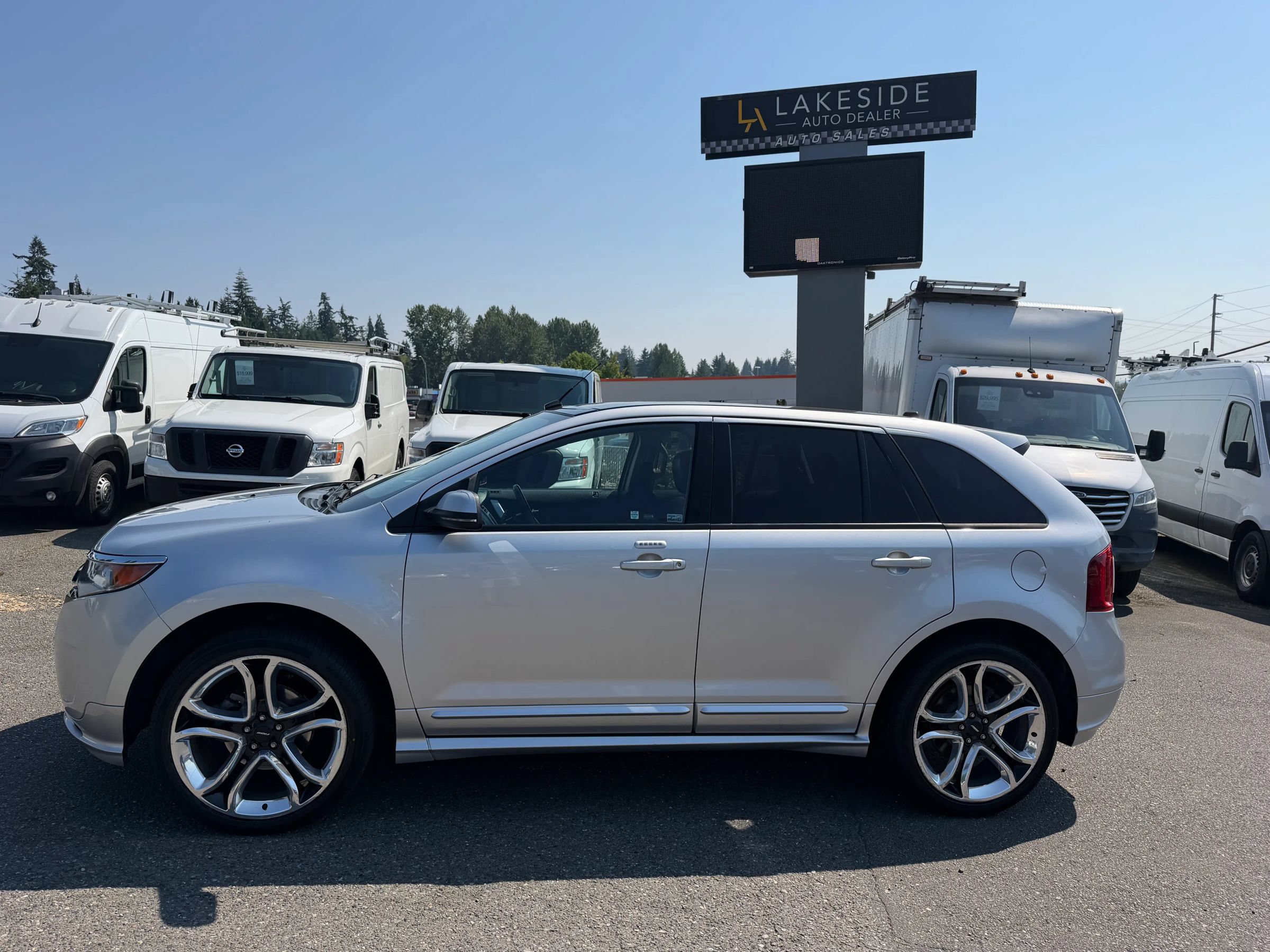 Used 2013 Ford Edge Sport w/ Driver Entry Pkg AWD/4WD image 4